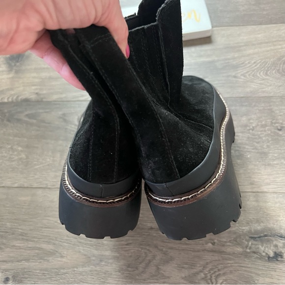 Caslon Betsy Lug Sole Square Toe Waterproof Booties NWOT - Picture 5 of 8